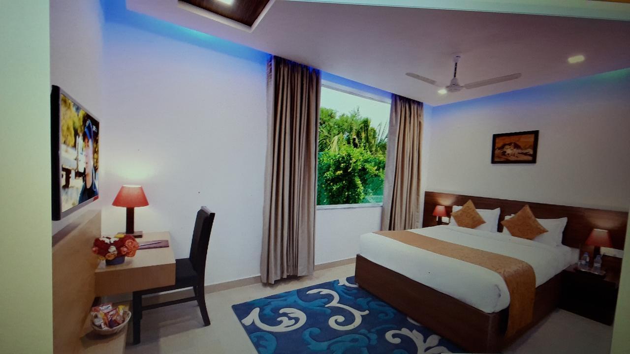 Clarks Inn Hampi Kamalapur Exterior photo