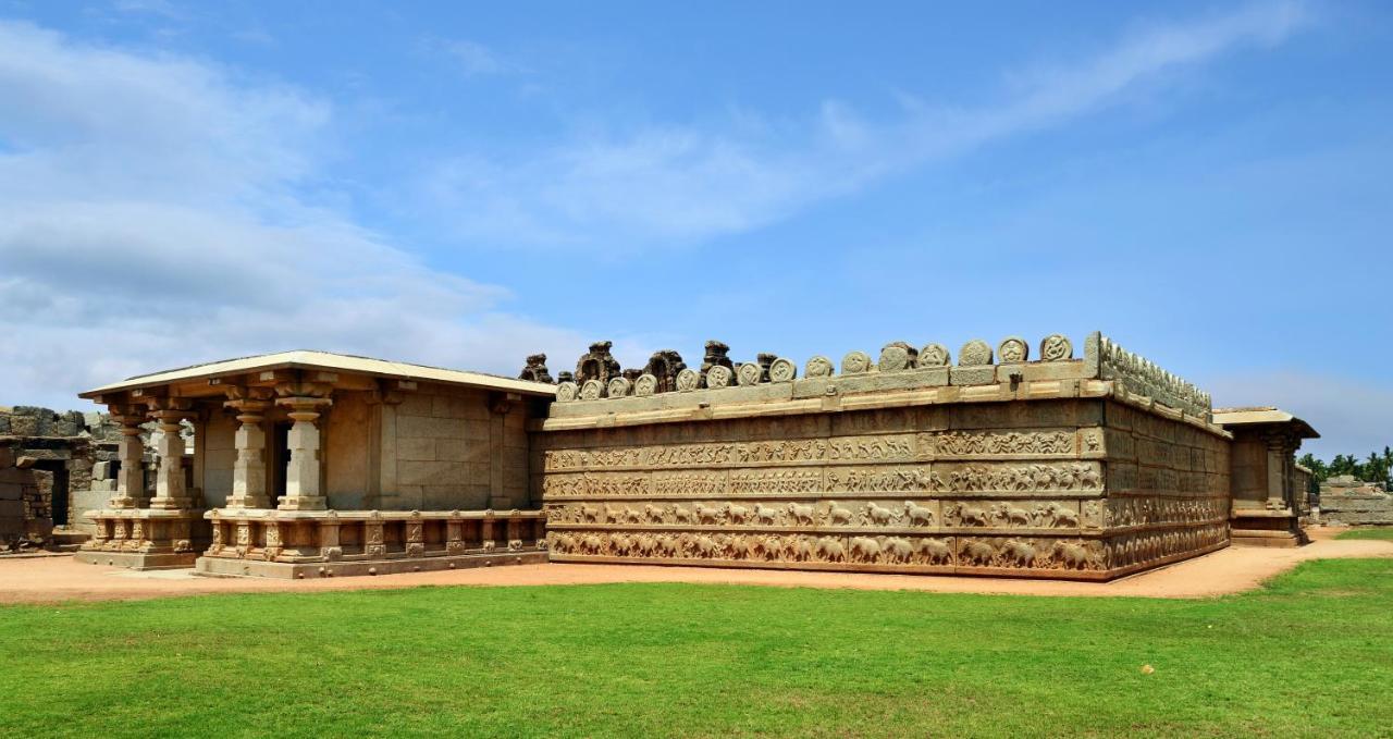 Clarks Inn Hampi Kamalapur Exterior photo